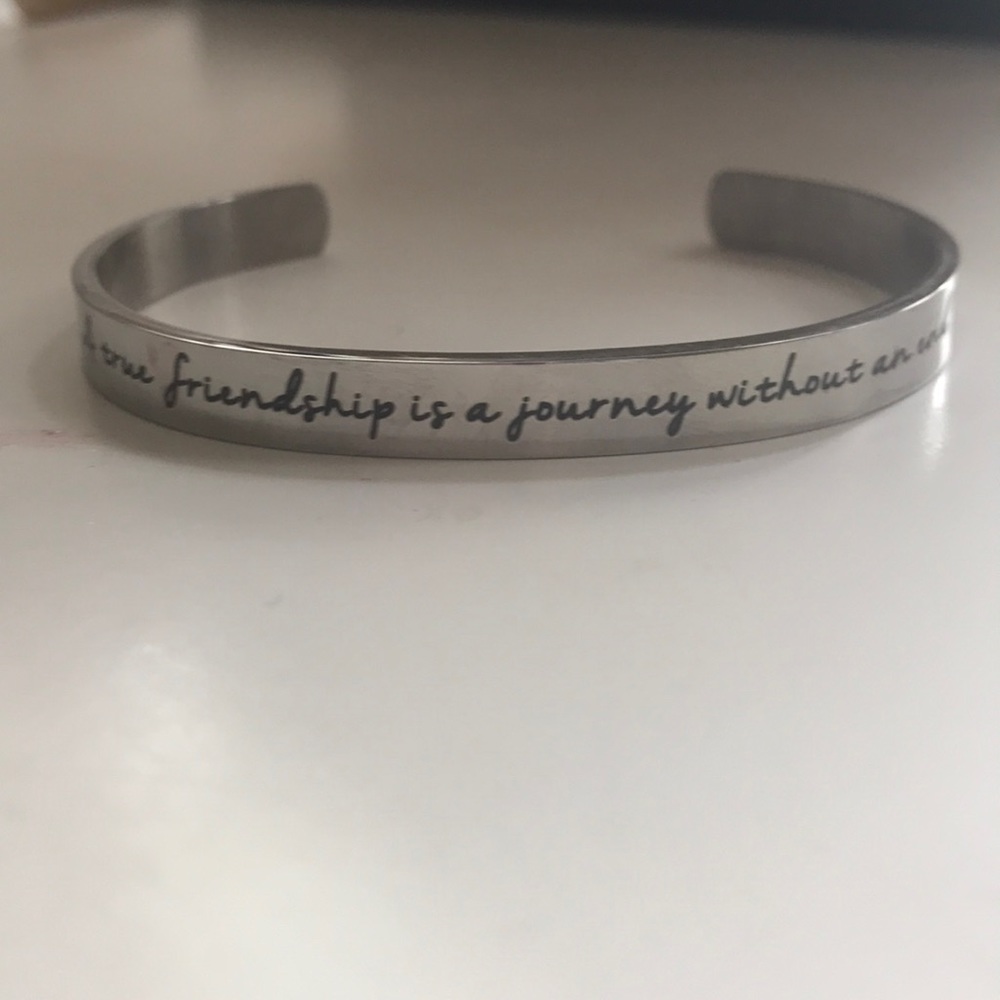 Cuff bracelet color silver stainless steel.